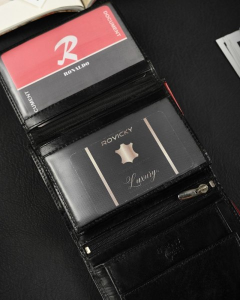 Skórzany portfel z zapinką i systemem RFID - Ronaldo Skórzany portfel z zapinką i systemem RFID - Ronaldo