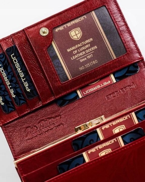Zestaw prezentowy: skórzany portfel damski na zatrzask i woda perfumowana Velvet - Peterson Zestaw prezentowy: skórzany portfel damski na zatrzask i woda perfumowana Velvet - Peterson