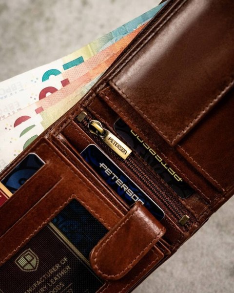 Zestaw prezentowy: elegancki skórzany portfel, etui na karty i brelok - Peterson Zestaw prezentowy: elegancki skórzany portfel, etui na karty i brelok - Peterson