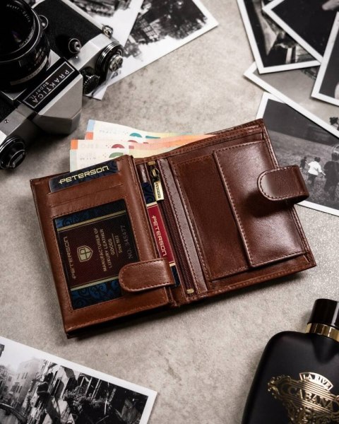 Zestaw prezentowy: skórzany portfel męski, etui na karty i brelok - Peterson Zestaw prezentowy: skórzany portfel męski, etui na karty i brelok - Peterson