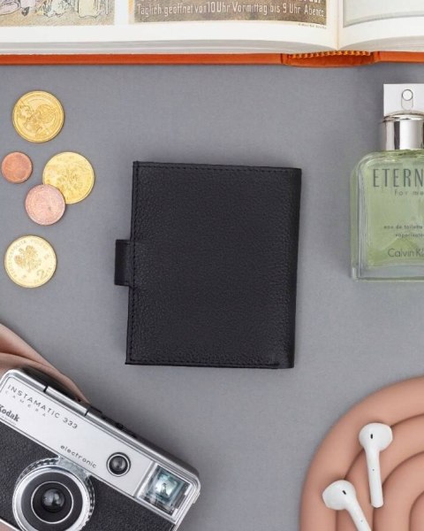 Skórzane etui na karty na zatrzask z systemem RFID - 4U Cavaldi Skórzane etui na karty na zatrzask z systemem RFID - 4U Cavaldi
