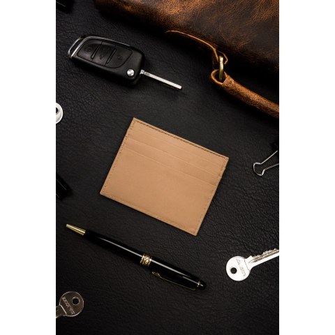 Eleganckie etui na karty ze skóry naturalnej w beżowym kolorze Eleganckie etui na karty ze skóry naturalnej w beżowym kolorze