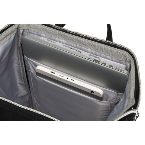 Duży plecak damski z poliestru w czarnym kolorze z miejscem na laptopa i portem USB - Peterson Duży plecak damski z poliestru w czarnym kolorze z miejscem na laptopa i portem USB - Peterson