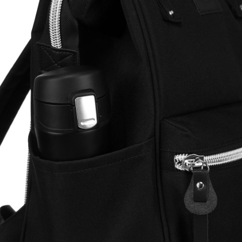 Duży plecak damski z poliestru w czarnym kolorze z miejscem na laptopa i portem USB - Peterson Duży plecak damski z poliestru w czarnym kolorze z miejscem na laptopa i portem USB - Peterson
