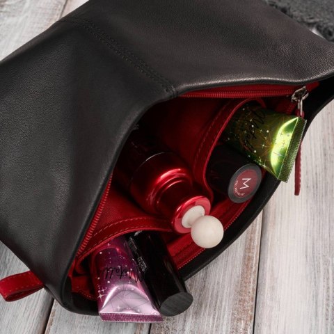 Kosmetyczka damska skórzana podróżna z czerwonymi elementami Paolo Peruzzi AY-13-BL Kosmetyczka damska skórzana podróżna z czerwonymi elementami Paolo Peruzzi AY-13-BL
