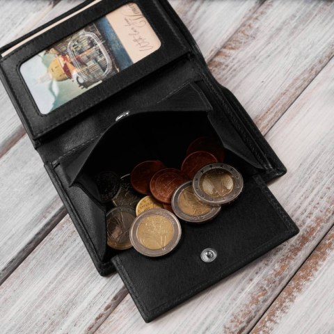 Portfel męski skórzany czarny w klasycznym fasonie z ochroną RFID Paolo Peruzzi AY-10-BL Portfel męski skórzany czarny w klasycznym fasonie z ochroną RFID Paolo Peruzzi AY-10-BL