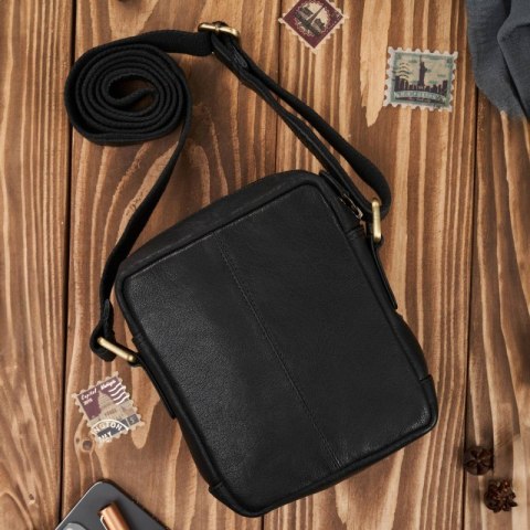 Saszetka męska skórzana na ramię czarna vintage Paolo Peruzzi SI-35-BL Saszetka męska skórzana na ramię czarna vintage Paolo Peruzzi SI-35-BL