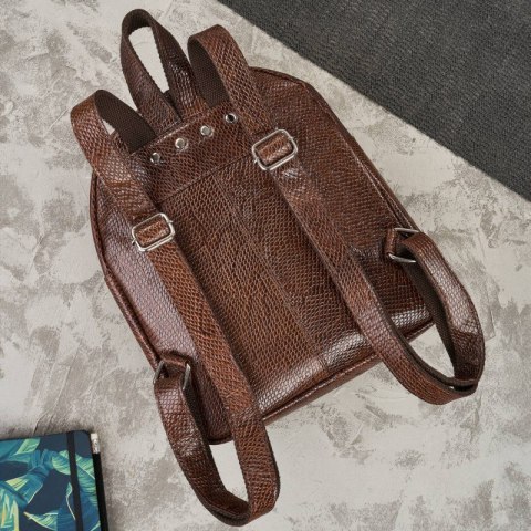 Plecaczek damski skórzany brązowy wężowy wzór mały miejski plecak Paolo Peruzzi T-18-PBR Plecaczek damski skórzany brązowy wężowy wzór mały miejski plecak Paolo Peruzzi T-18-PBR
