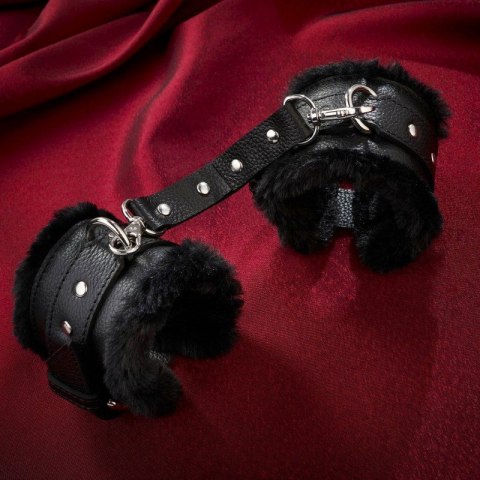 Skórzane kajdanki z futerkiem Handcuffs Sessuale 33S01U Skórzane kajdanki z futerkiem Handcuffs Sessuale 33S01U