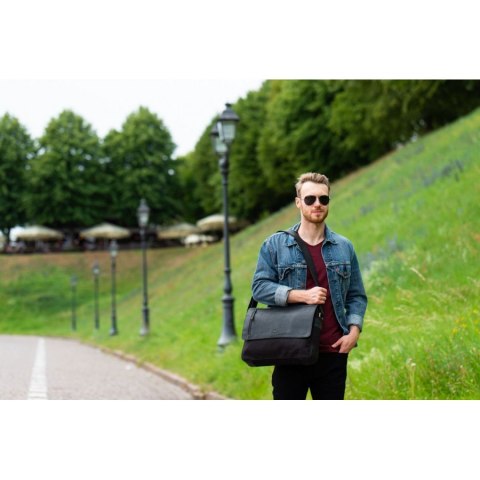 Czarna torba studencka męska na ramię Paolo Peruzzi T-20-BL Czarna torba studencka męska na ramię Paolo Peruzzi T-20-BL