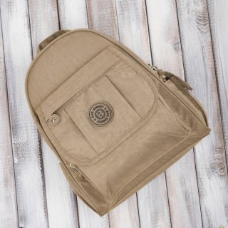 Modny plecaczek damski w kolorze jasnego brązu SP-10-LB