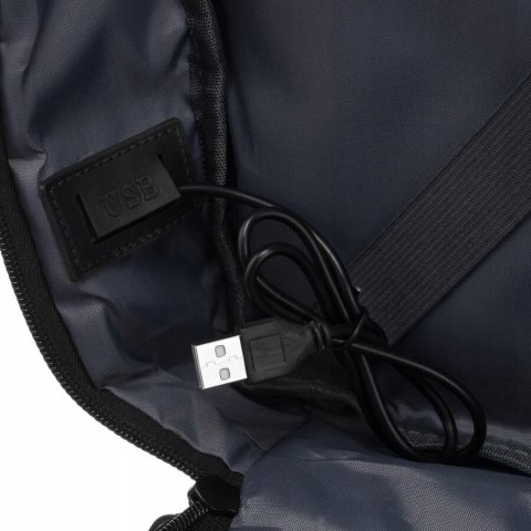 Plecak podróżny z miejscem na laptopa i portem USB - Peterson Plecak podróżny z miejscem na laptopa i portem USB - Peterson