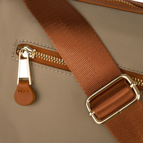 Listonoszka miejska w kolorach khaki i brązowym zawieszona na regulowanym pasku - Peterson Listonoszka miejska w kolorach khaki i brązowym zawieszona na regulowanym pasku - Peterson