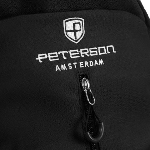 Pojemny plecak turystyczny z poliestru w czarnym kolorze - Peterson Pojemny plecak turystyczny z poliestru w czarnym kolorze - Peterson