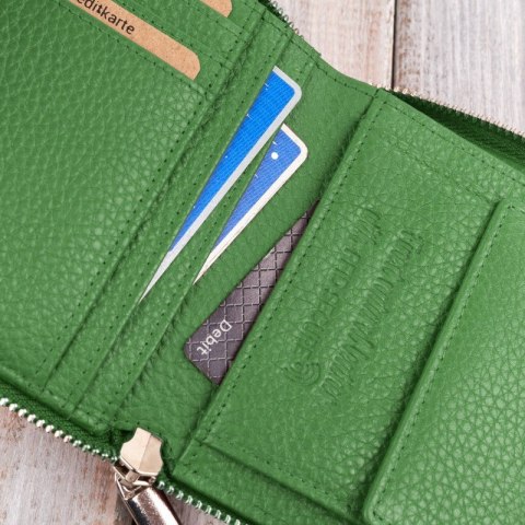 Portfel damski skórzany na suwak zielony RFID Paolo Peruzzi T-139-GB Portfel damski skórzany na suwak zielony RFID Paolo Peruzzi T-139-GB