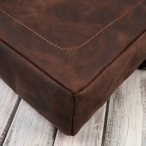 Skórzana torba męska na laptopa z uchwytem na walizkę brązowa vintage Paolo Peruzzi E-26-NBR Skórzana torba męska na laptopa z uchwytem na walizkę brązowa vintage Paolo Peruzzi E-26-NBR