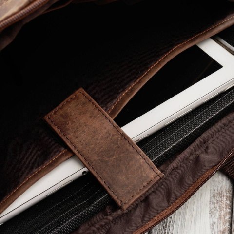 Skórzana torba męska na laptopa z uchwytem na walizkę brązowa vintage Paolo Peruzzi E-26-NBR Skórzana torba męska na laptopa z uchwytem na walizkę brązowa vintage Paolo Peruzzi E-26-NBR