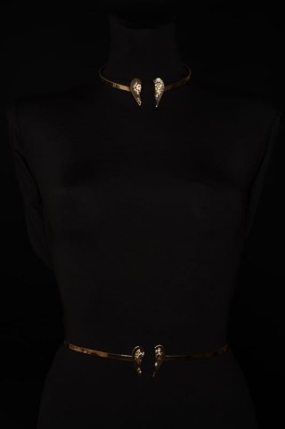 Pasek ze skrzydłami w połówkach serc z kolekcji Black and Gold (LV23/FSH/34A