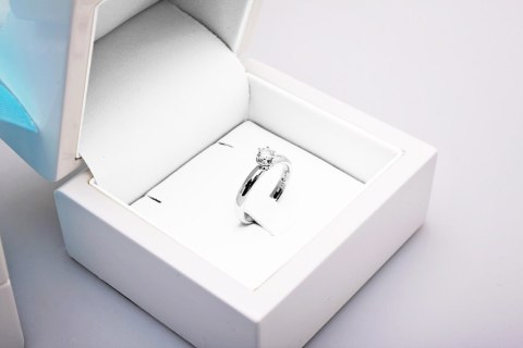 Złoty pierścionek PBD0660 - Diament Złoty pierścionek PBD0660 - Diament