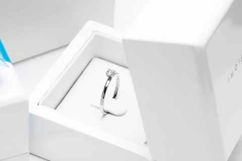 Złoty pierścionek PBD2500 - Diament Złoty pierścionek PBD2500 - Diament