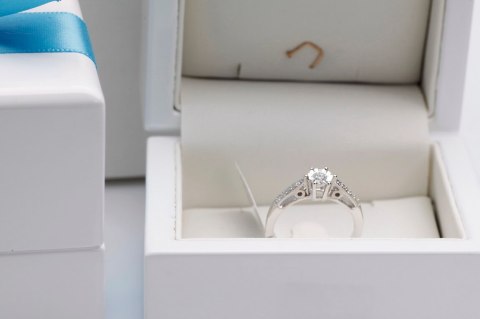 Złoty pierścionek PBD2762 - Diament Złoty pierścionek PBD2762 - Diament