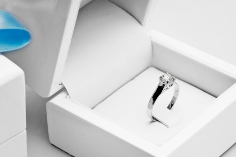 Złoty pierścionek PBD4693 - Diament laboratoryjny Złoty pierścionek PBD4693 - Diament laboratoryjny