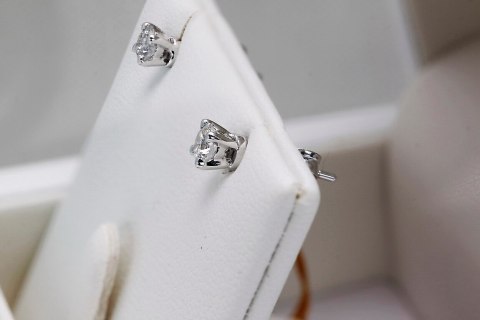 Złote kolczyki KBD4820 - Diament Złote kolczyki KBD4820 - Diament