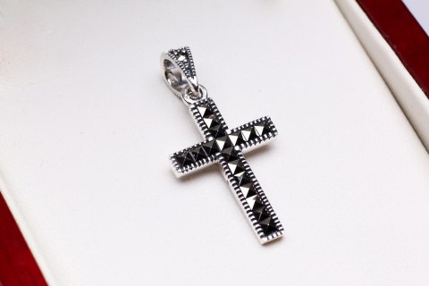 Srebrny krzyżyk CDM3440 - Markazyty Srebrny krzyżyk CDM3440 - Markazyty